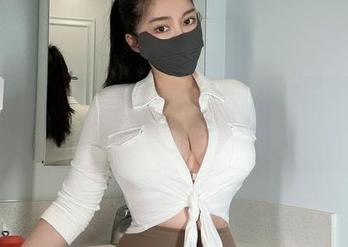 微密圈 - 隐藏在红肚兜里的故事，120斤的小王同学新写真来袭