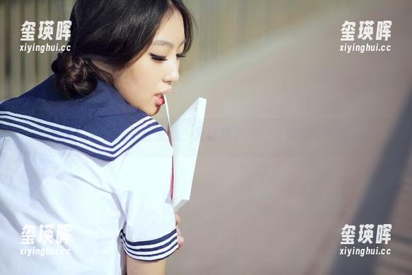 私房写真在通勤公交站：爱丝教你如何“乘车”更吸引