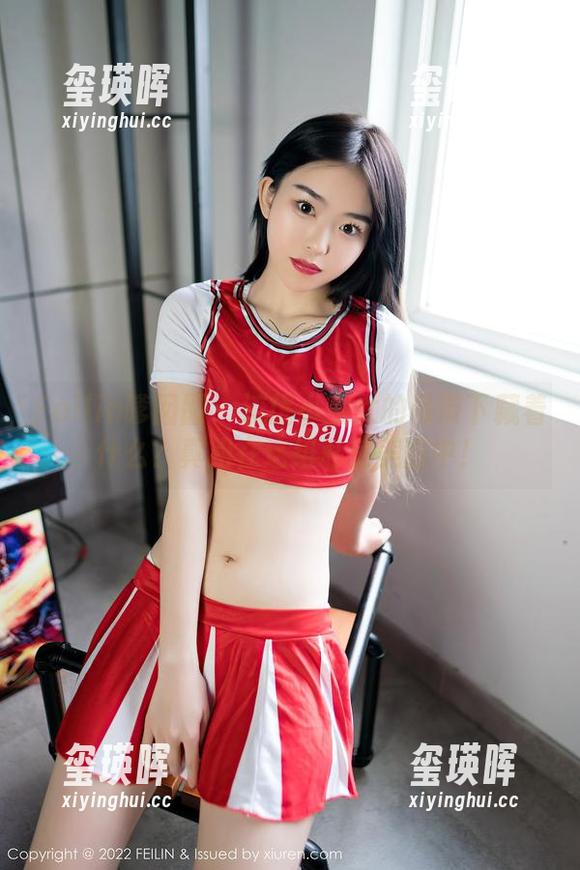 Feilin嗲囡囡 - 流氓小巫女的吊带下藏着什么？真相在这组私房美图中！