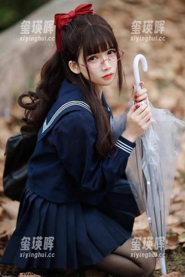 喵糖映画全套制服少女下载，感觉自己也要去当画室小助手了呢。