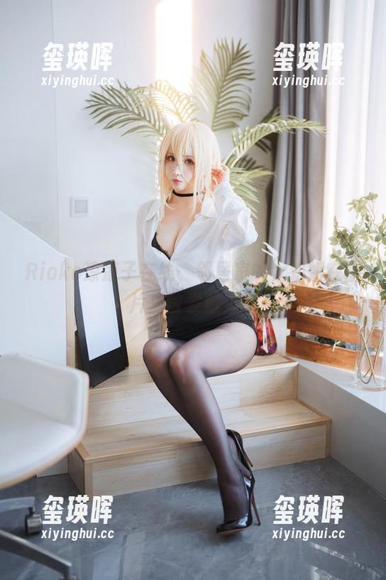Rioko凉凉子 Rioko凉凉子在线,邻居家的大姐姐在图片里散发魅力!