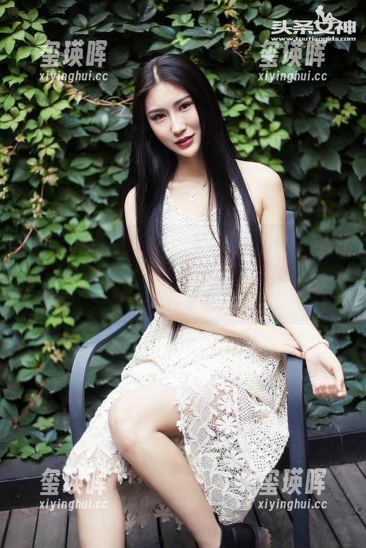 TouTiao头条女神 - 来看看JennyR的秘密在线，高清里总有@闪闪发光的瞬间，让人忍不住多看几眼！
