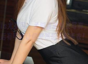 UGirls尤果网 - 孟狐狸的毛衣写真，下载后有可能让你突然想去买毛衣！