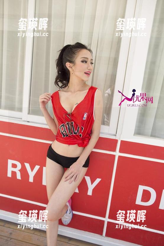 UGirls尤果网 - 当尹菲穿上皮衣，写真瞬间变身大片！套图看得我都有点脸红了！
