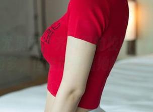 UGirls尤果网 - 齐贝贝的校园写真：资源虽多，但谁能看懂她的心思？