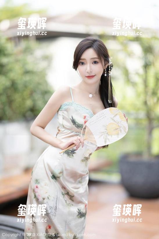 XIAOYU语画界 - 看Chery绯月樱的吊带照片，简直是视觉的一场小闹剧！