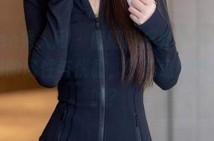 Xiuren秀人网 - 唐翩翩户外写真，图集里满满的随性与优雅，不知道她怎么做到的？