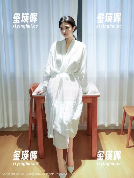Xiuren秀人网 - 轻盈的浪花和奶油妹妹：海边套图里藏着微风的故事