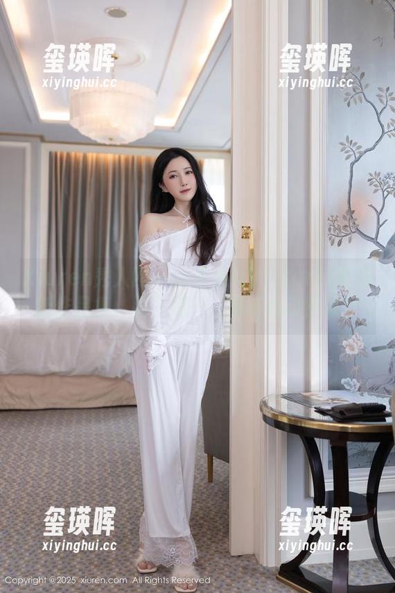 Xiuren秀人网 - 女王果儿Victoria的最新作品集，买一赠一，内附心动特效！