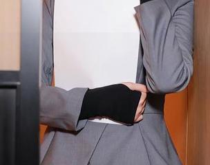 Xiuren秀人网 - 当玛鲁娜Manuela遇上修女：定制的图片，让我怀疑人生，准备入教！