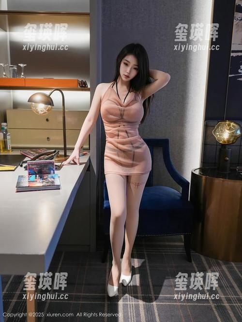 Xiuren秀人网 - 糯美子Mini白色写真精选：一瞬间我觉得自己好像喝了纯牛奶！