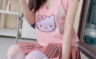 at鲨鱼油亮的写真，让我怀疑壁纸其实也是有灵魂的，被她吸引了。