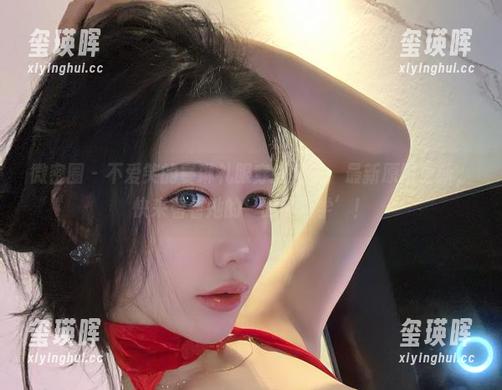 不爱笑的赛琳 微密圈 - 不爱笑的赛琳礼服穿搭大赏:最新原图更新,快来看看她的‘时尚哲学’!