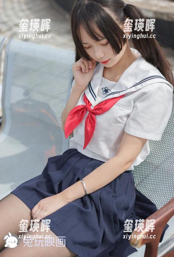兔玩映画的光辉旗袍：写真图集里的优雅与大胆碰撞。