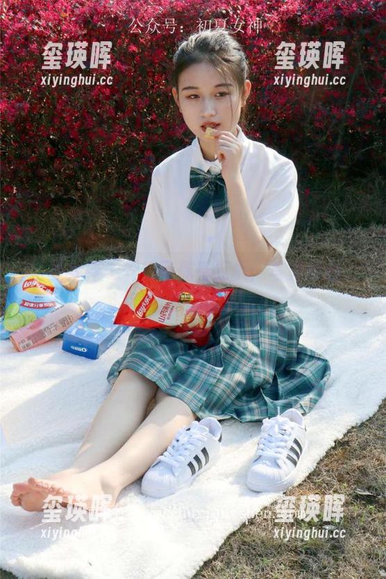 初夏女神 - 安妮带你看红枫：写真精选，没吃狗粮但心里甜！