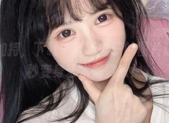 美腿加持，下载千反田鹿子的图片让你一秒变身艺术鉴赏家！