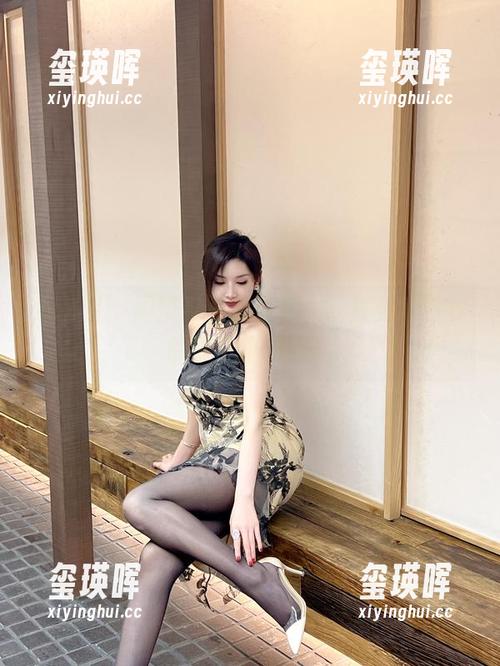 微密圈 - 周妍希黑丝写真，简直是穿搭界的调皮小精灵！