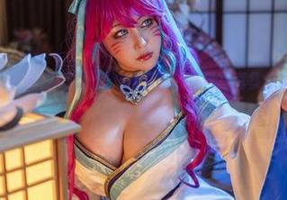 在咔喵的“㭴野泳装㭴野”里，湿漉漉的夏日写真集分享，心动指数爆表！