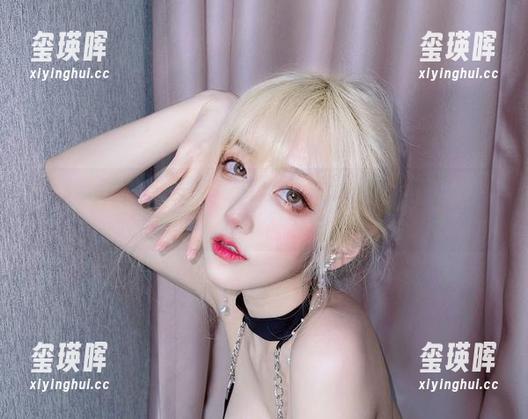 短裙图包新鲜出炉：啾小妍Deer又一次拯救了我失落的心情！