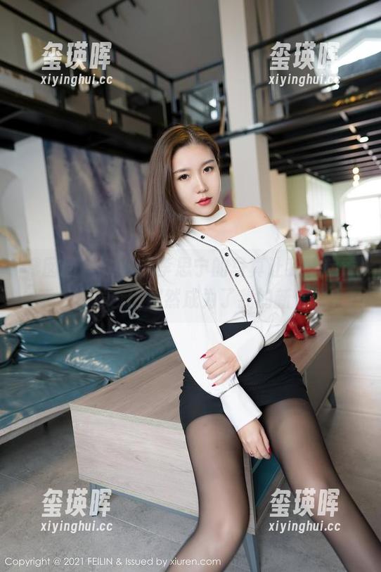 嗲囡囡 - SiByl李思宁的写真让我想起童年：银发芭比居然成为了我的新偶像？