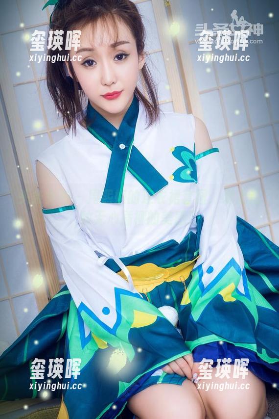 头条女神 - 周熙妍的连衣裙套图：爱上这种无心插柳的美感！