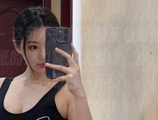 微密圈 - 这可不是普通的蓝色制服图集，奶宝妹纸的魅力简直太独特，点开保证让你眼前一亮！