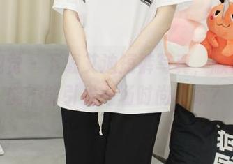 小众视觉 - 下载艾迪短裤写真，顺便试试能不能引发一场时尚革命？