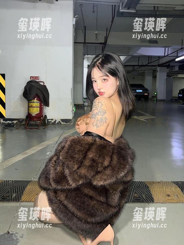 微密圈 - 哦，小优优子豹纹车内的作品，果然不愧是视觉的冲击，让我停不下来了！
