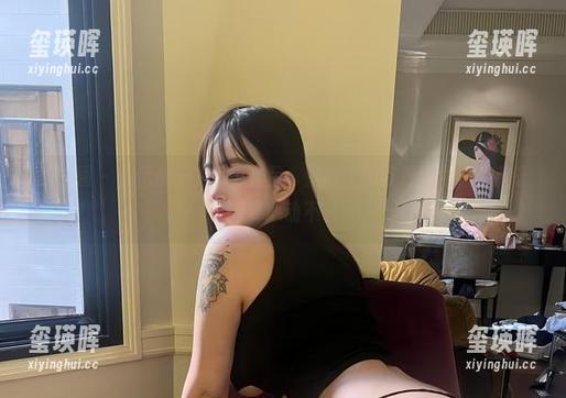 微密圈 - 小优优子的写真作品，壁纸上的可爱牛牛，简直让人想要心动不已。