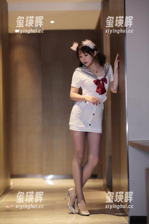 竟然想给小女巫露娜的兔女郎女仆写真打个满分，是什么神仙作品啊？