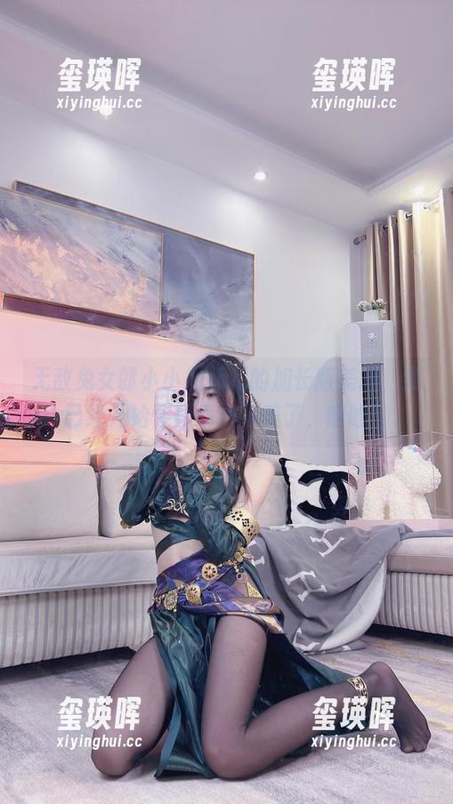 无敌兔女郎小小奶瓶儿的加长版美图，我已经开始怀疑我的审美了，哈哈！