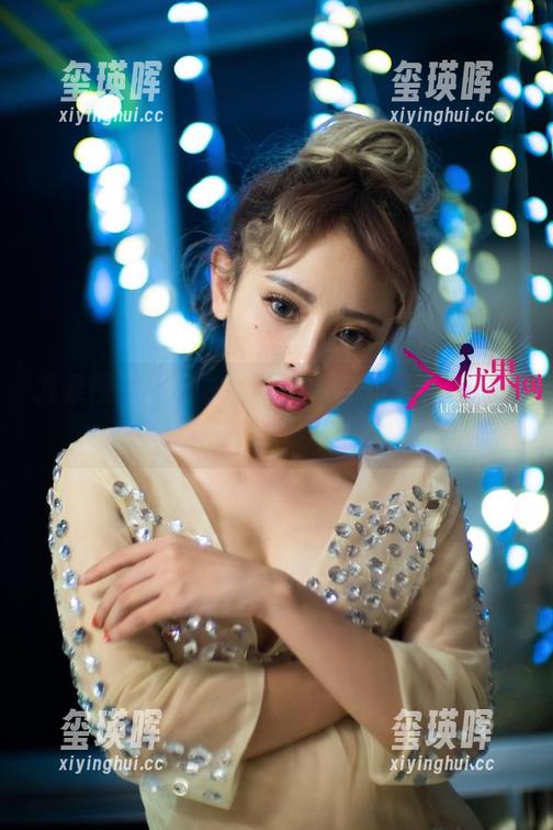 尤果网 - 刘娅希黑白美图合集：透过黑白，我发现了个乏味的心灵。
