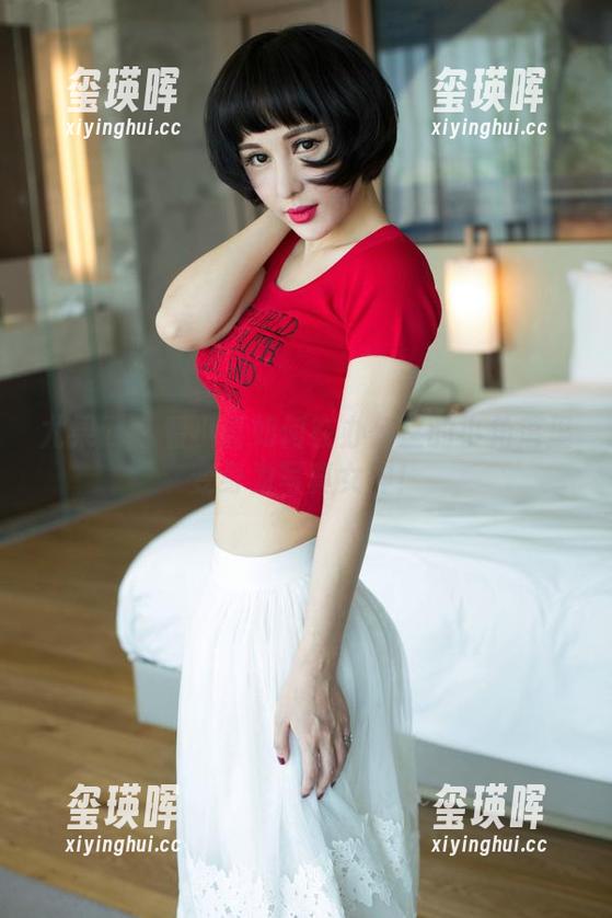 尤果网 - 看小喜如何在办公室的小角落里变身为写真女神！