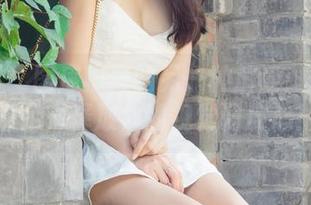 尤果网 - 图库称号的另一种解读：张栩菲裸足，释放你的视觉调皮心！