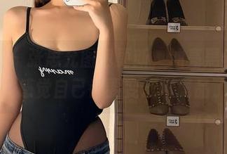 微密圈 - 张思允图包更新，油亮黑丝制服，感觉自己都要变成附属品了