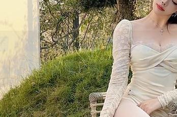 微密圈 - 徐莉芝的夏日美图更新，真是让人忍不住多看几眼，哦，天哪！