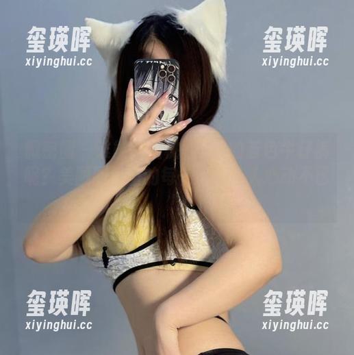 微密圈 - 谁能抵挡桃沢樱呀的蓝色牛仔裤呢？美图图包里的每一张都让人心动不已！