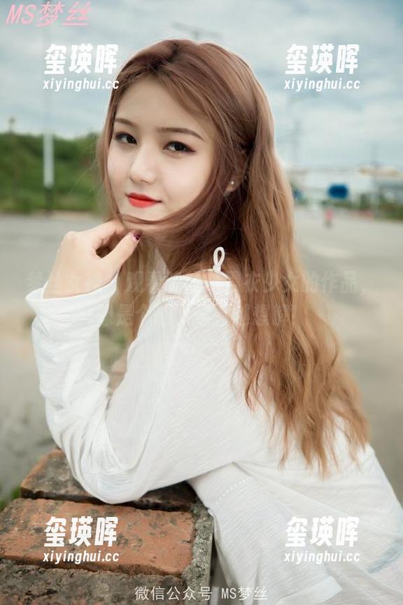 梦丝女神 - 观看晓晓：黑衣少女的作品，像是个谜，越看越想解！