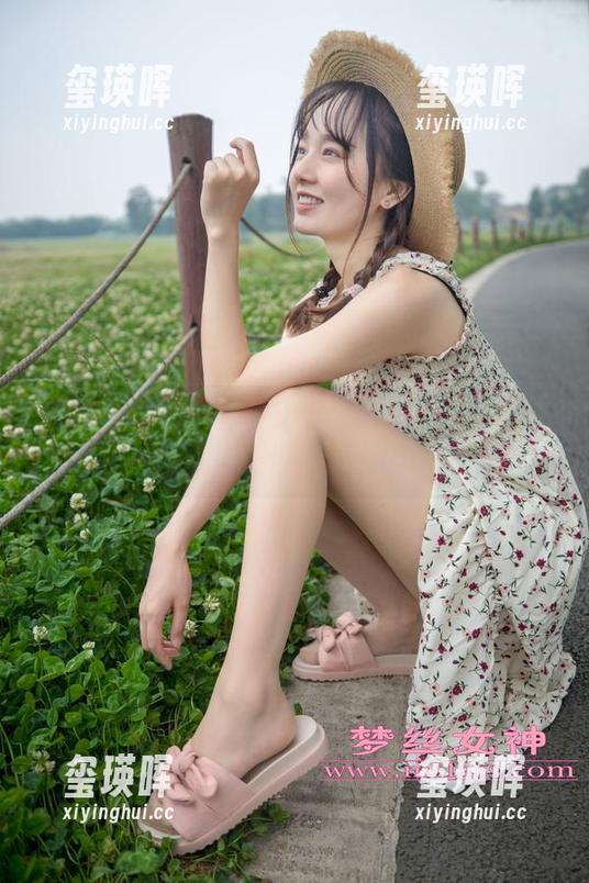 梦丝女神 - 翻开雪馨的教室：原图里的好奇与迷人，真是个美丽的误会。