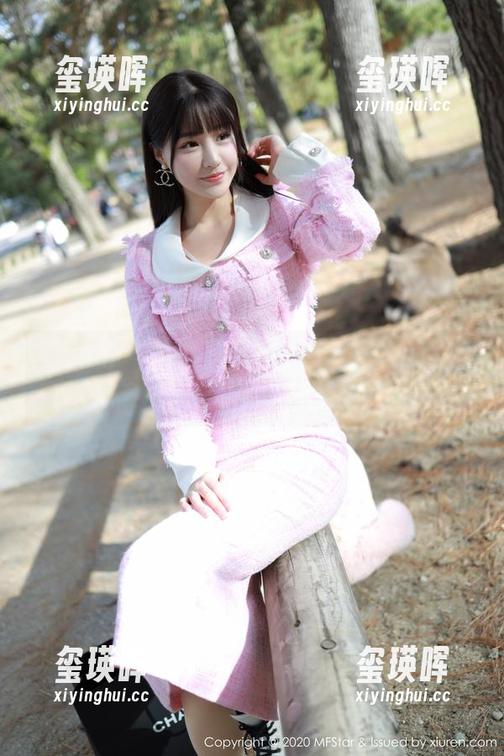 模范学院 - 女神伊小七MoMo，图包里藏着多少惊喜？快来一探究竟！
