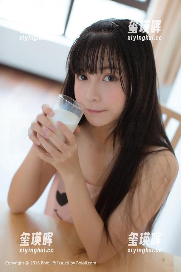 波萝社 - 97年的小清新模特夏美酱，图集资源让你的心也忍不住娇羞