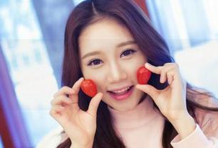 爱蜜社 - 走进莉莉Lily的厨娘世界：图库中精选的诱惑，直击你的视觉神经