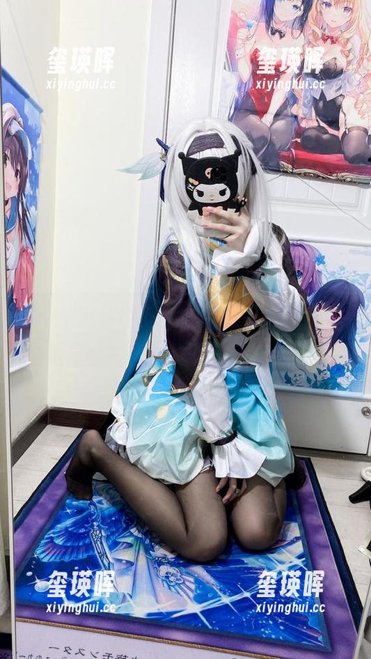 白栎Shirly的水手服写真，一秒调皮又一秒纯粹，照片里的她真是太有魅力了！