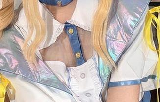 跟随白栎Shirly的美腿图包：寻找一双腿的夏日微风