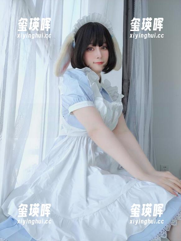 白银81的美腿图片热辣出炉，原图里的氛围简直让人想要一探究竟！