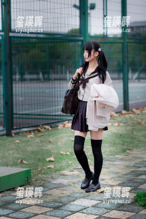 神乐坂真冬的电子相册——那些绝对服从的瞬间，福利究竟几何？