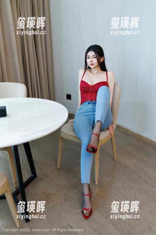 秀人网 - 冷月yuer和她的丝袜：网盘里的美丽陷阱合集
