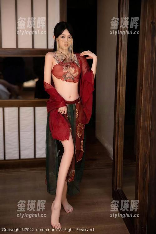 秀人网 - 内衣写真背后的故事：戴渃欣为什么每次都要“露一手”？