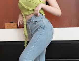 秀人网 - 泳池里的杨玉奴，水波荡起无圣光的唯美时刻