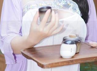 秀人网 - 白微Sera与瑜伽：她分享的到底是动作还是生活的艺术？